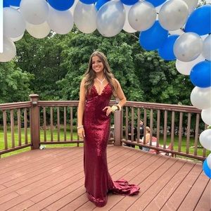 Gorgeous fitting gown. Only worn once for prom.  Original $600.